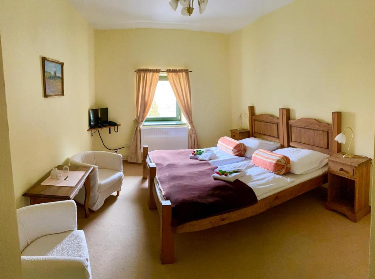 Hotel Opat Kutna Hora Bagian luar foto