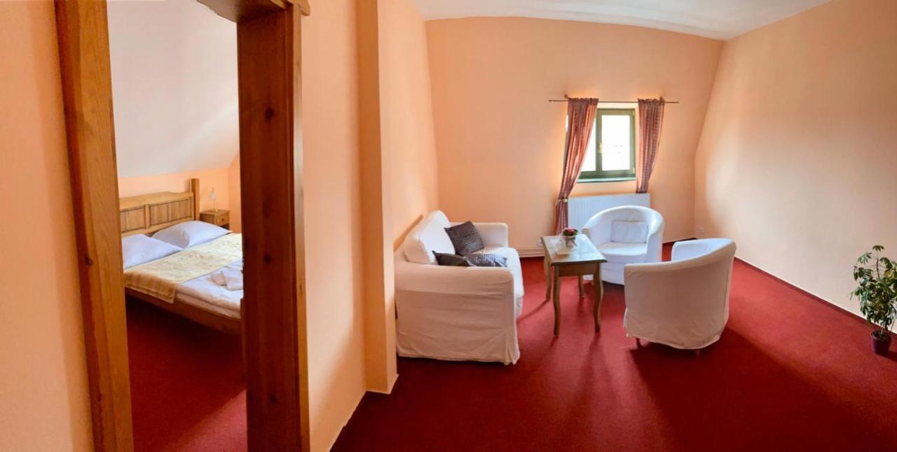 Hotel Opat Kutna Hora Bagian luar foto