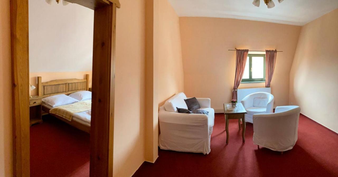 Hotel Opat Kutna Hora Bagian luar foto
