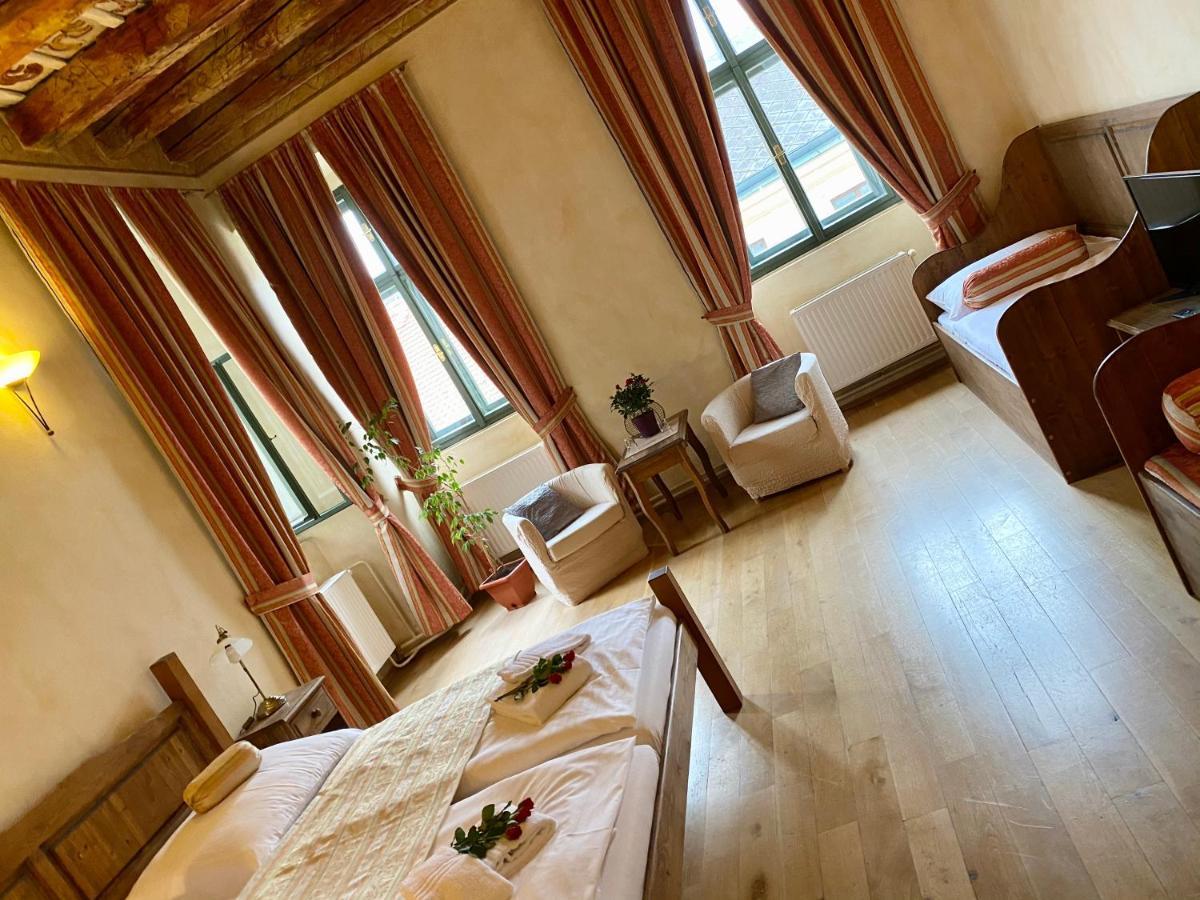 Hotel Opat Kutna Hora Bagian luar foto
