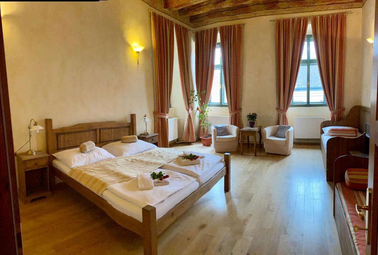 Hotel Opat Kutna Hora Bagian luar foto